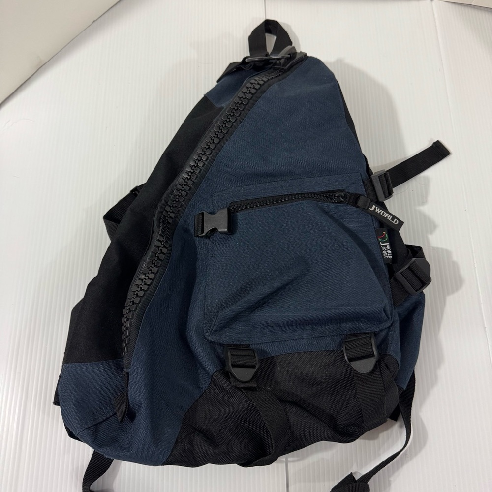 85. JWorld Black and Blue Men's Backpack w big zipper